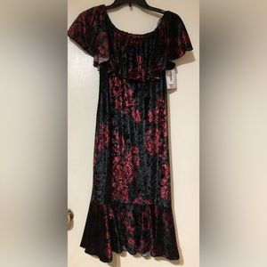 Lularoe Medium Velvety Black and Red Roses CiCi